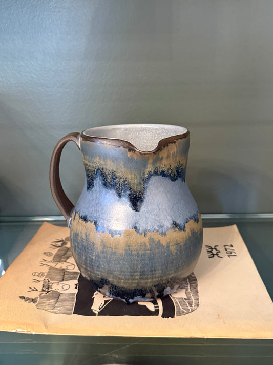 Rounded Jug - Artisanal DInnerware